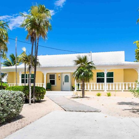 Thatch Hill - Renovated Beach House With Pool, Short Walk To The Rum Point Club Driftwood Village Exterior photo