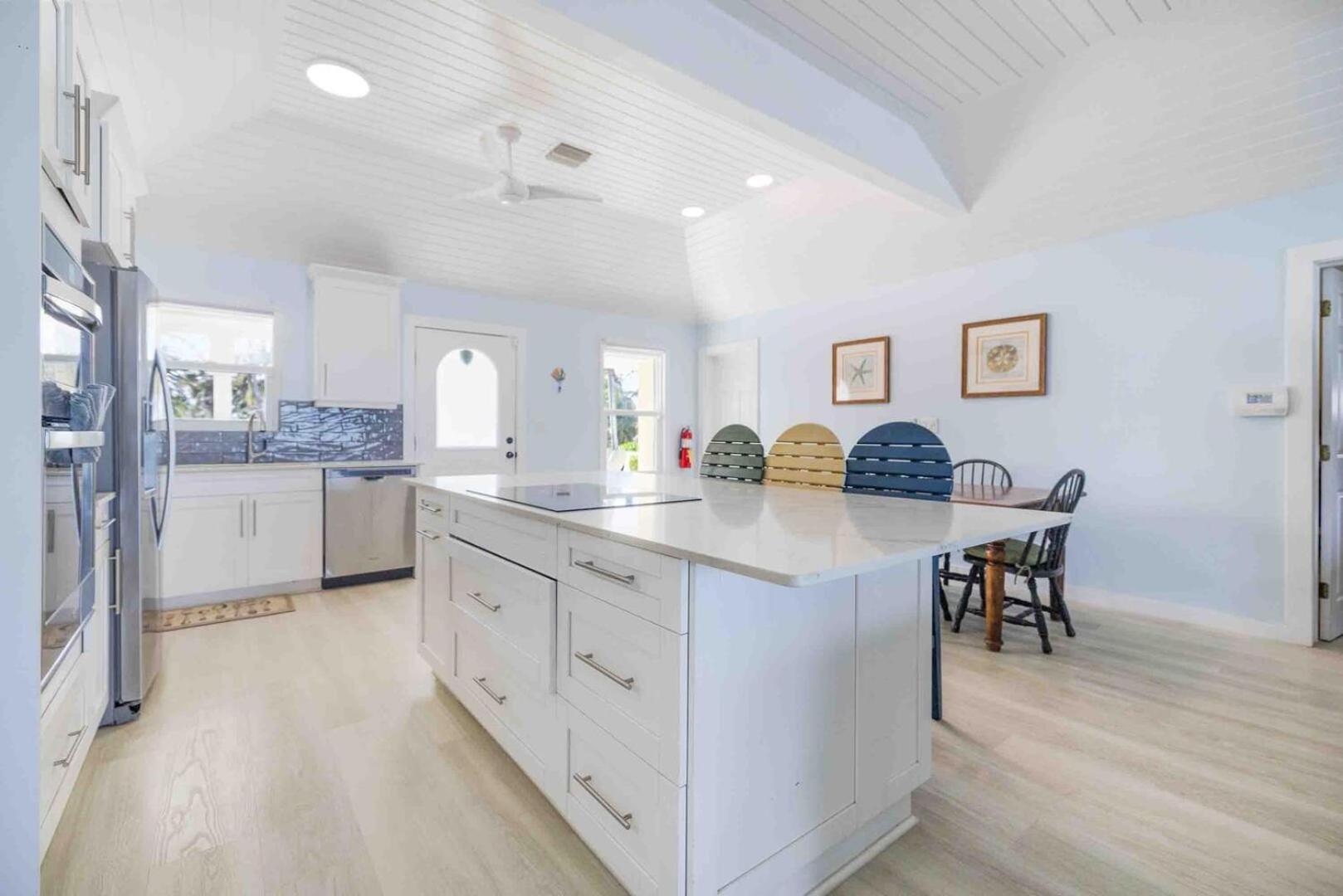 Thatch Hill - Renovated Beach House With Pool, Short Walk To The Rum Point Club Driftwood Village Exterior photo