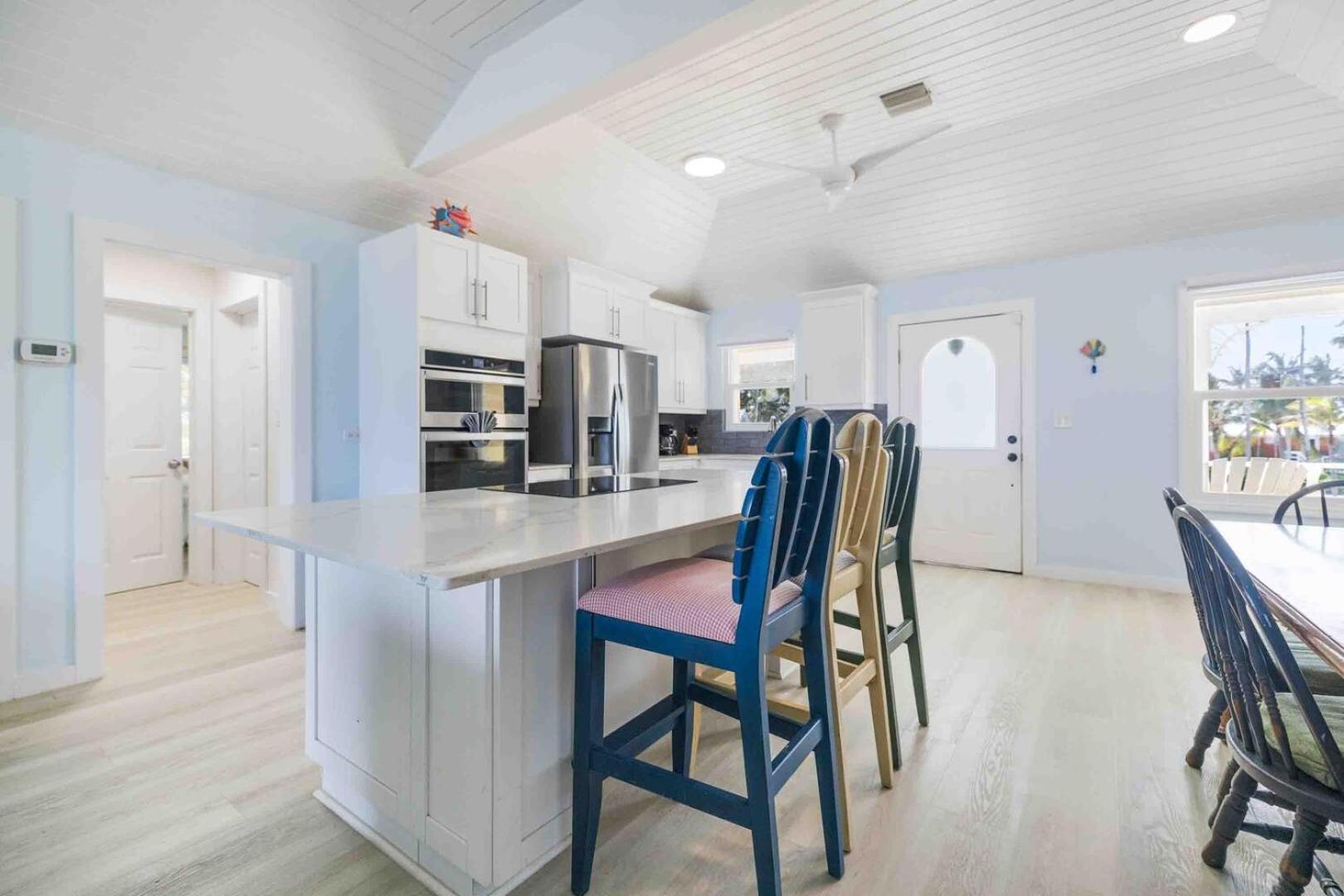 Thatch Hill - Renovated Beach House With Pool, Short Walk To The Rum Point Club Driftwood Village Exterior photo