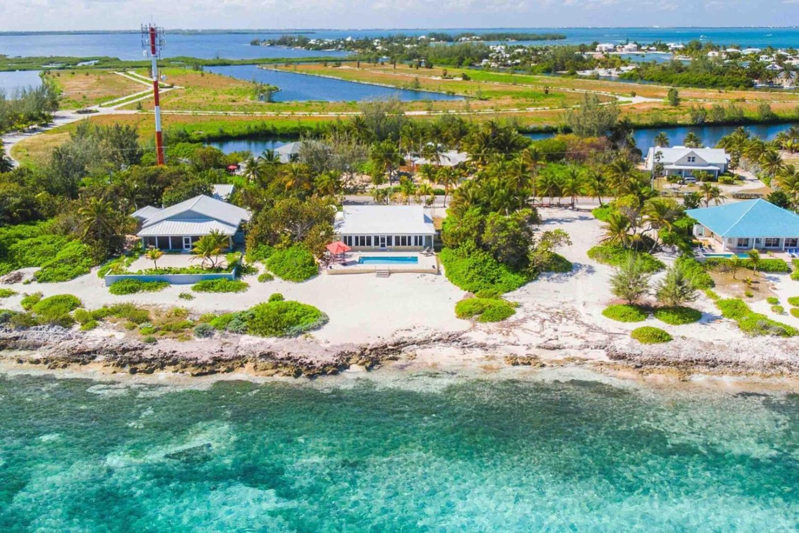 Thatch Hill - Renovated Beach House With Pool, Short Walk To The Rum Point Club Driftwood Village Exterior photo
