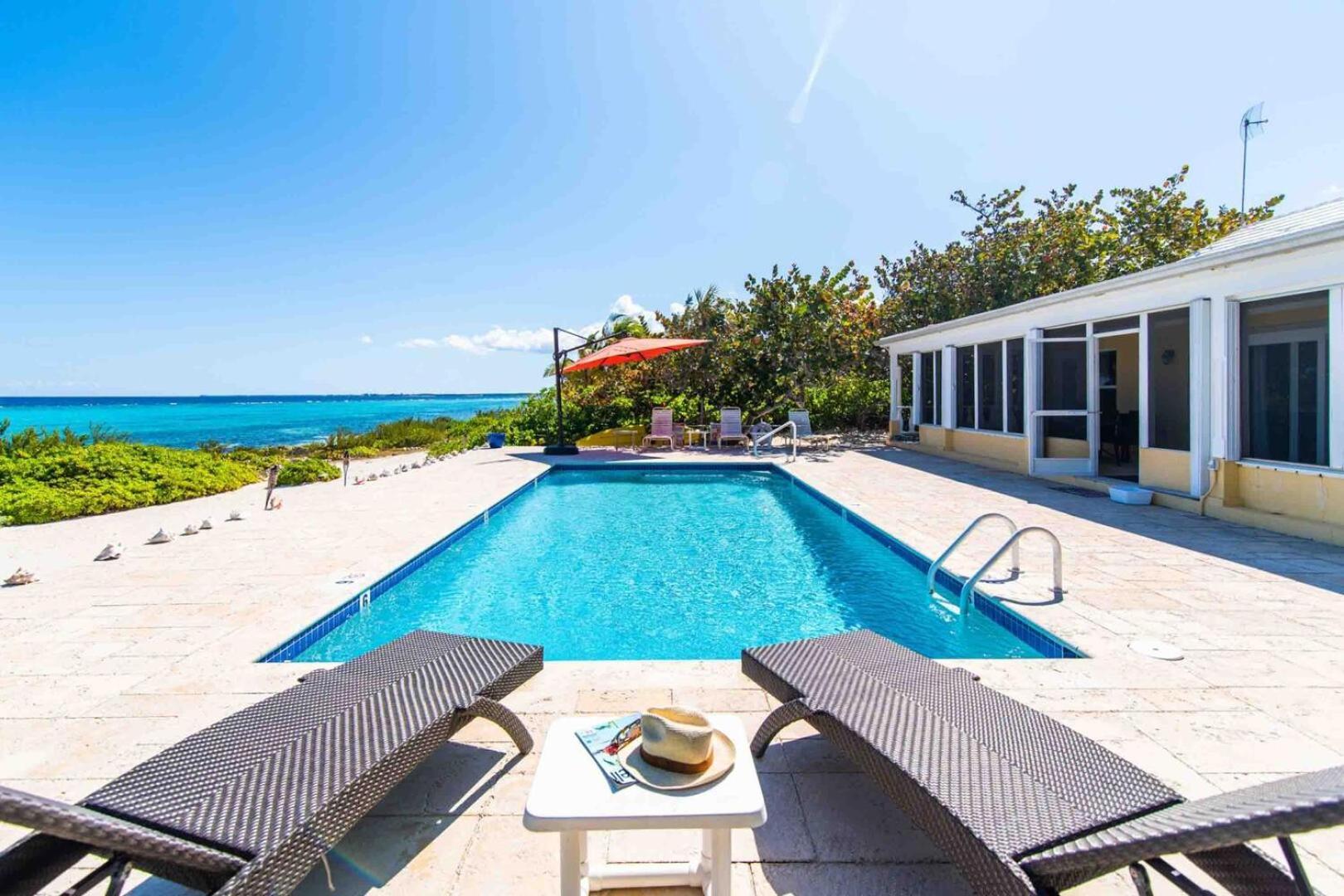 Thatch Hill - Renovated Beach House With Pool, Short Walk To The Rum Point Club Driftwood Village Exterior photo